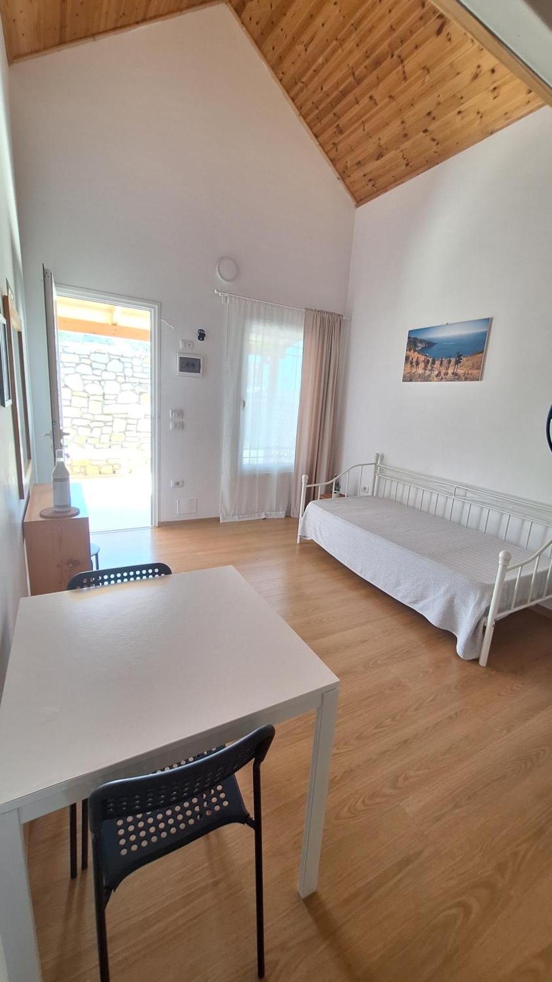 Tonea'S Houses Himare Rom bilde