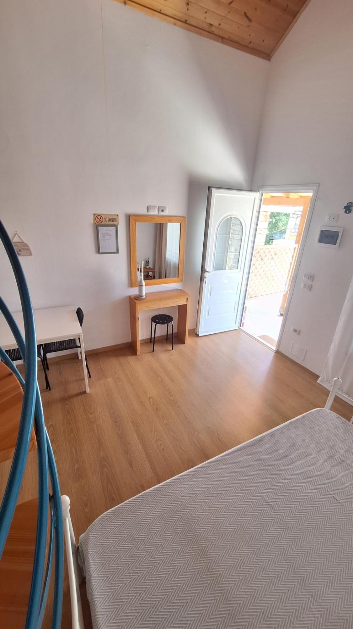 Tonea'S Houses Himare Rom bilde