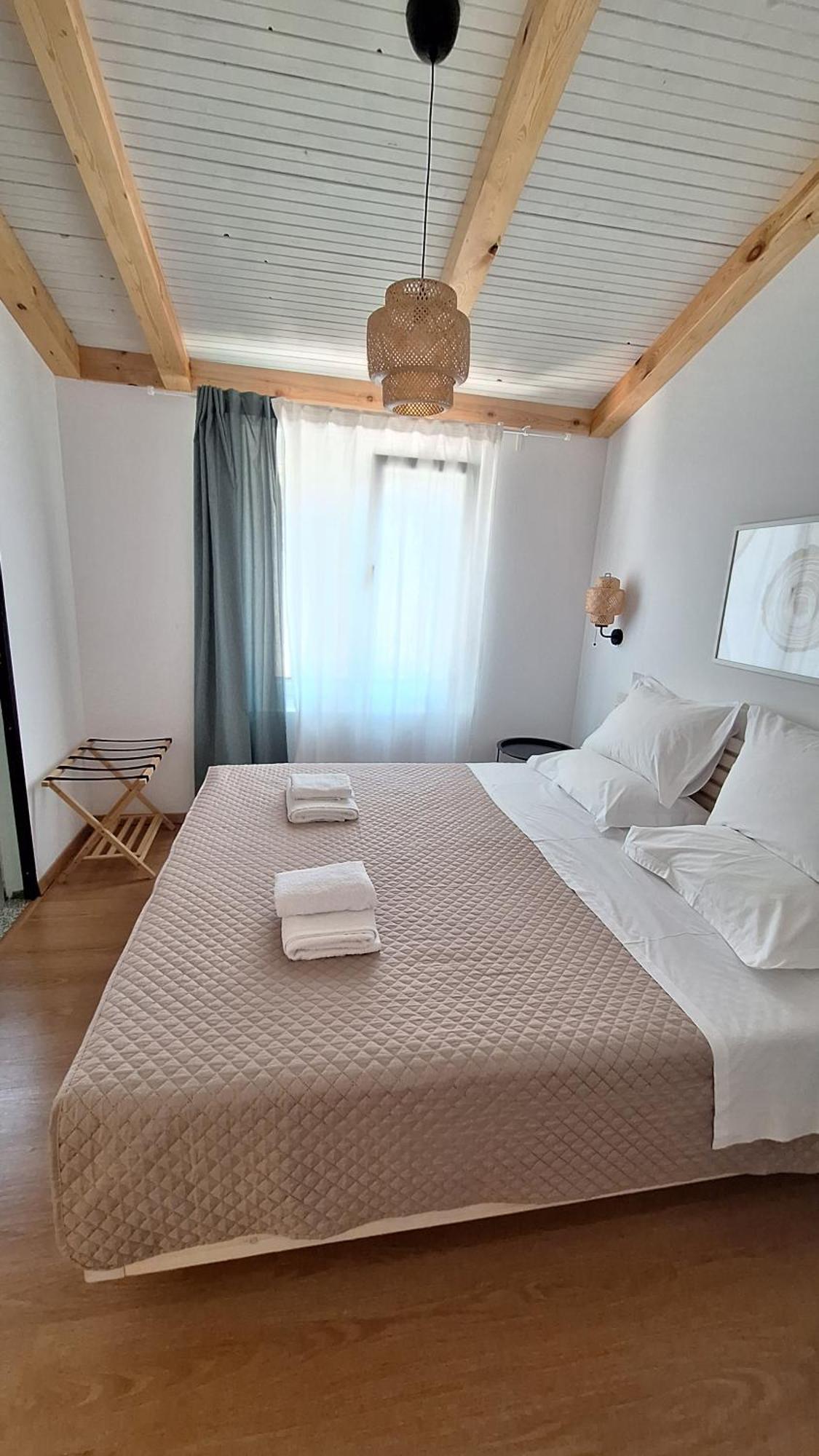 Tonea'S Houses Himare Rom bilde