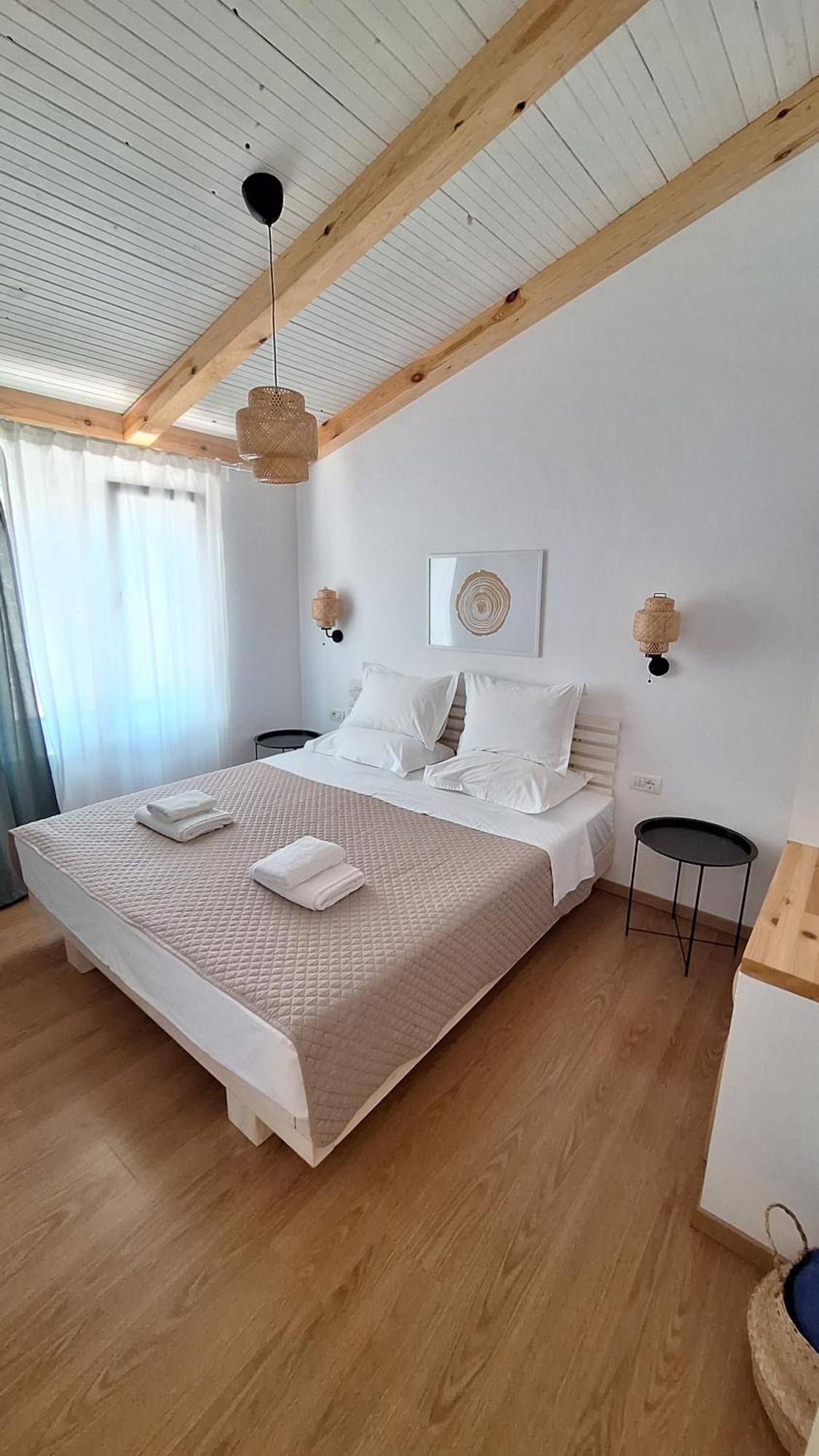 Tonea'S Houses Himare Rom bilde