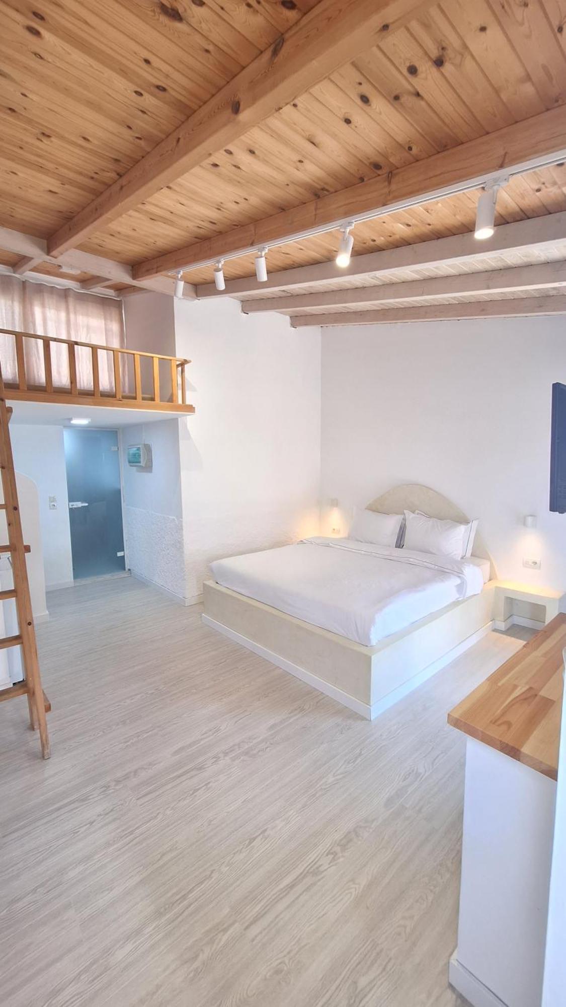 Tonea'S Houses Himare Rom bilde
