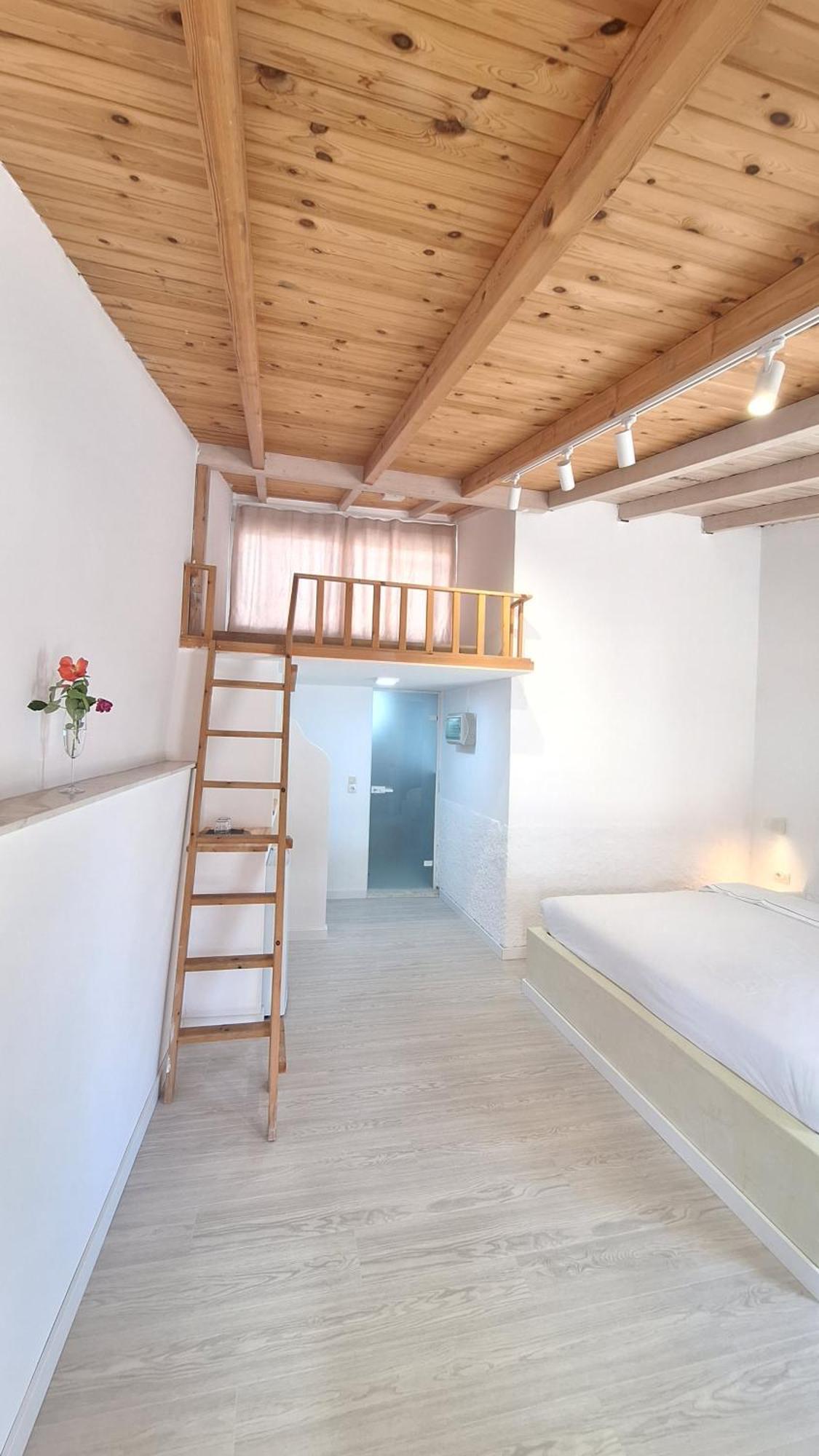 Tonea'S Houses Himare Rom bilde