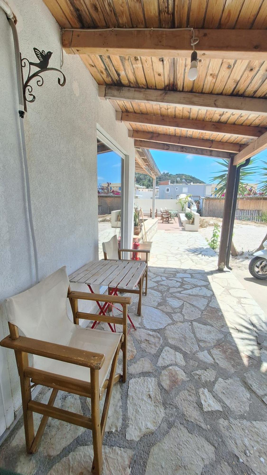 Tonea'S Houses Himare Rom bilde